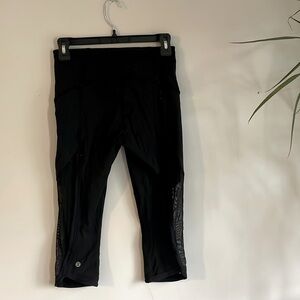 Luluemon speed up crop mesh Capri leggings